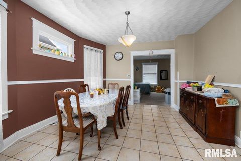 Tiny photo for 236 43RD Street, Moline, IL 61265 (MLS # QC4270035)