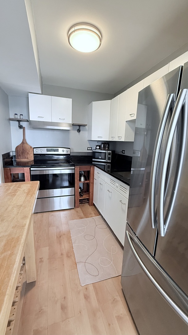 6301 N SHERIDAN Road 19V