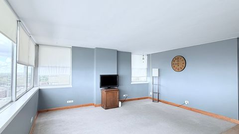 Tiny photo for 6301 N SHERIDAN Road #19V, Chicago, IL 60660 (MLS # 12492750)