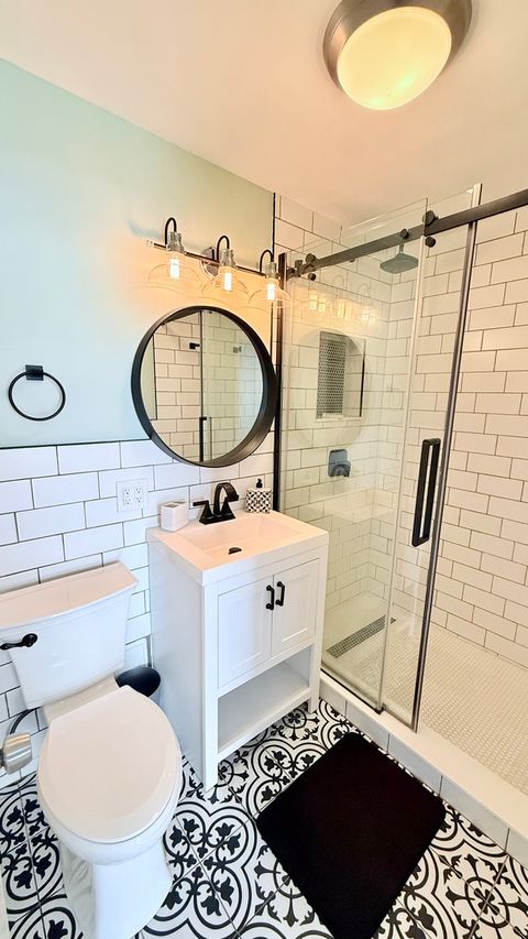 Tiny photo for 6301 N SHERIDAN Road #19V, Chicago, IL 60660 (MLS # 12492750)
