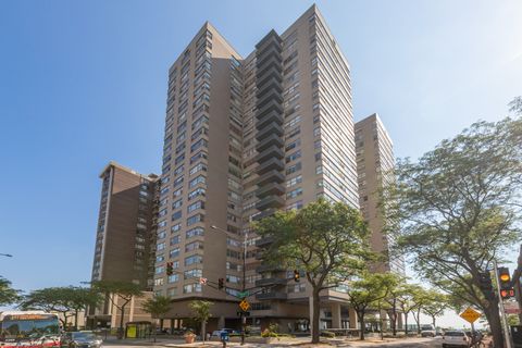 Photo of 6301 N SHERIDAN Road #19V, Chicago, IL 60660 (MLS # 12492750)