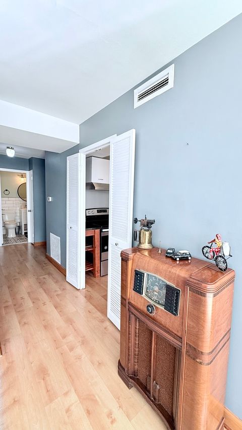 Tiny photo for 6301 N SHERIDAN Road #19V, Chicago, IL 60660 (MLS # 12492750)