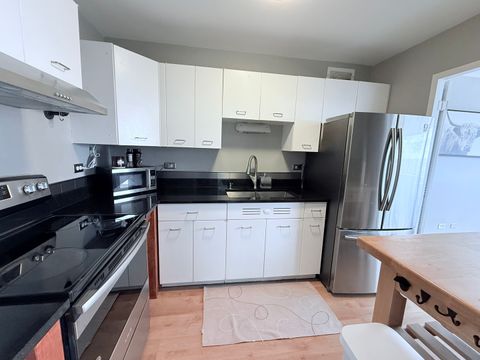 Tiny photo for 6301 N SHERIDAN Road #19V, Chicago, IL 60660 (MLS # 12492750)