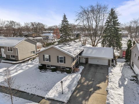 Tiny photo for 727 Lacy Avenue, Streamwood, IL 60107 (MLS # 12532088)