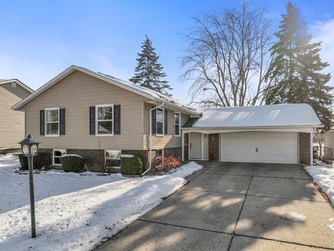 Photo of 727 Lacy Avenue, Streamwood, IL 60107 (MLS # 12532088)