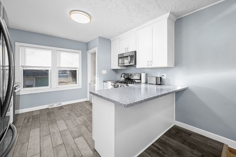 Tiny photo for 445 48TH Street, Moline, IL 61265 (MLS # 12558075)