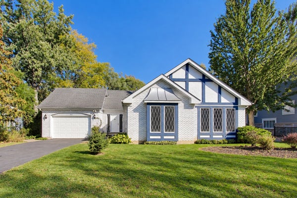 911 GLENWOOD LN, GLENVIEW, IL 60025 - Image fcd3b12b85cd639fb89ea46f08f6cfcd/2390759394