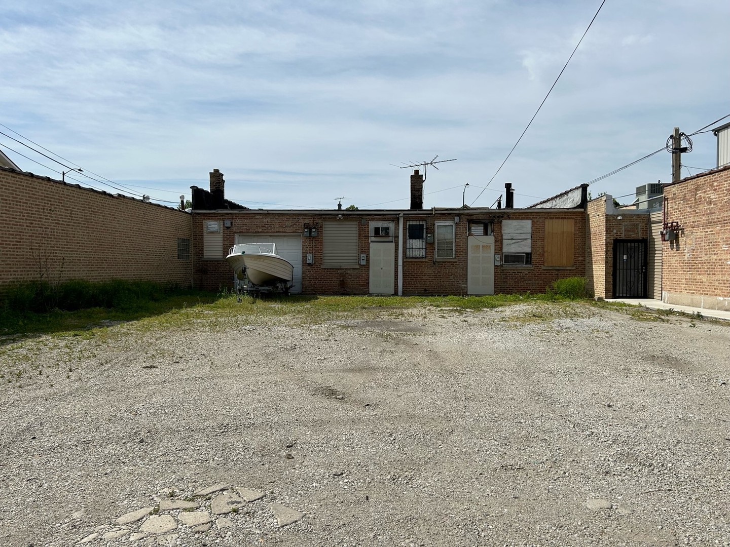 6226 W ADDISON Street