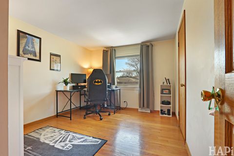 Tiny photo for 33254 N Cove Road, Grayslake, IL 60030 (MLS # 12612006)