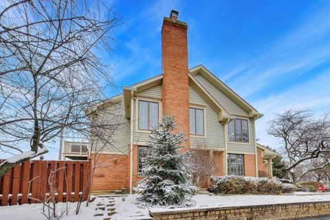 Tiny photo for 220 University Drive #220, Mount Prospect, IL 60056 (MLS # 12587875)