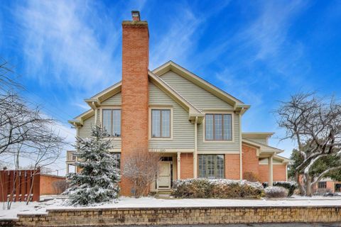 Photo of 220 University Drive #220, Mount Prospect, IL 60056 (MLS # 12587875)