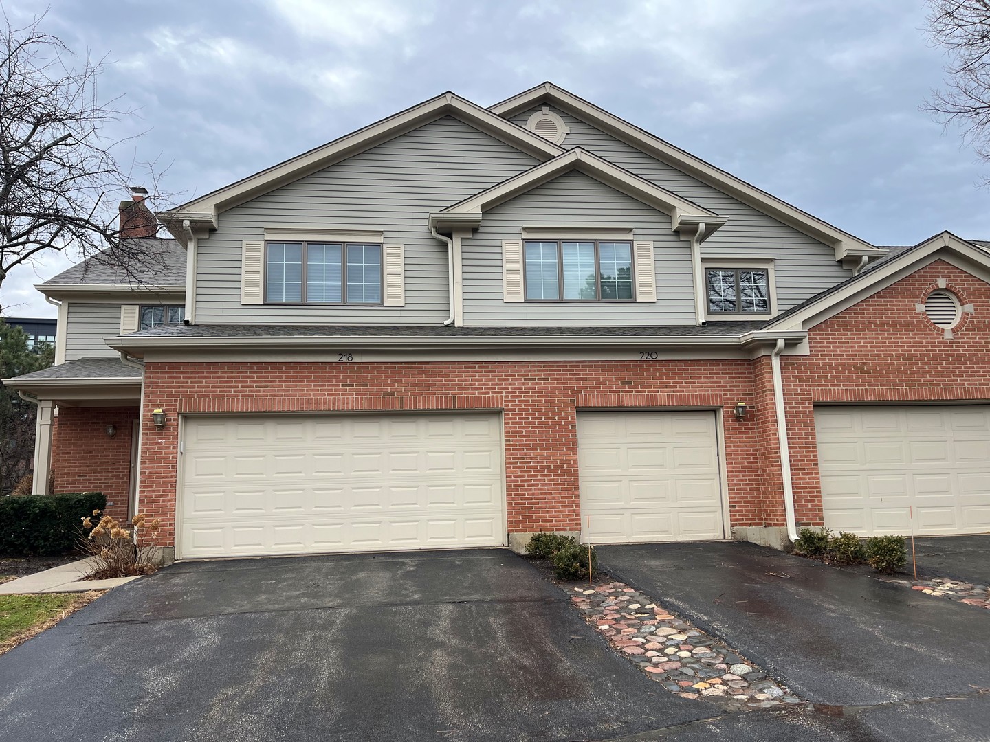 220 University Drive 220