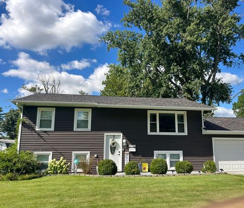 Photo of 3552 E Orchard Drive, Decatur, IL 62521 (MLS # 12453806)