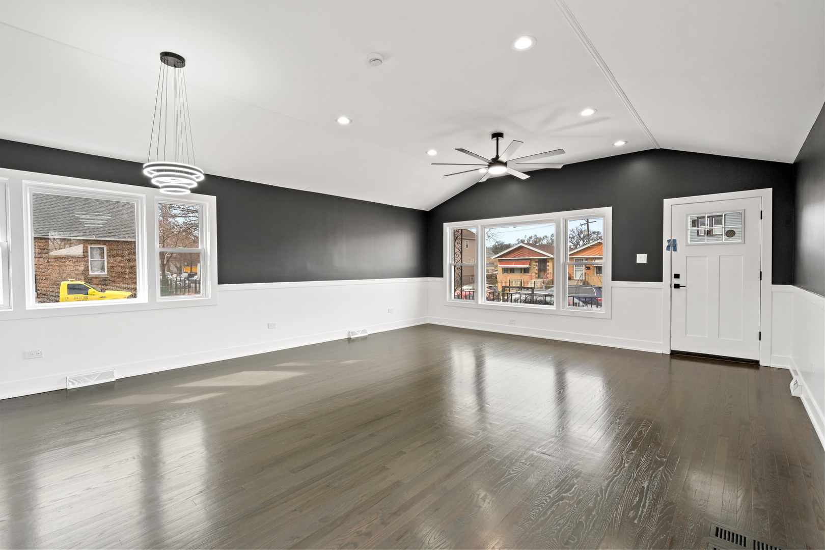 6719 S Winchester Avenue