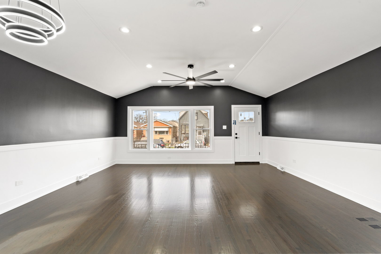 6719 S Winchester Avenue