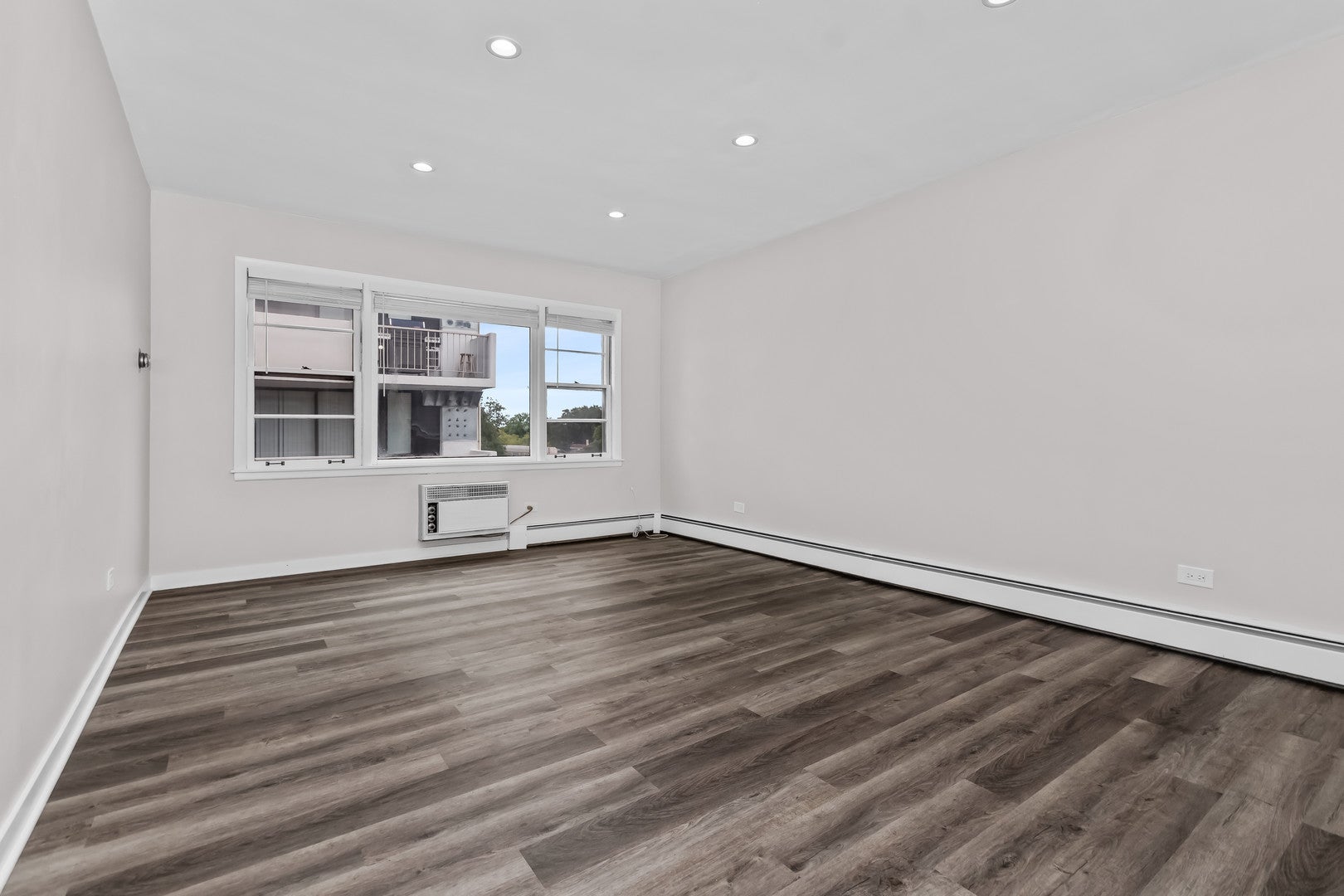 938 NORTH Boulevard 402
