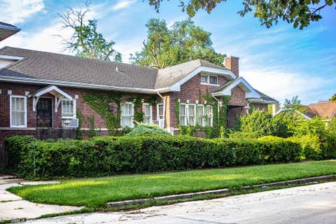 Tiny photo for 8001 S Oglesby Avenue, Chicago, IL 60617 (MLS # 12727282)