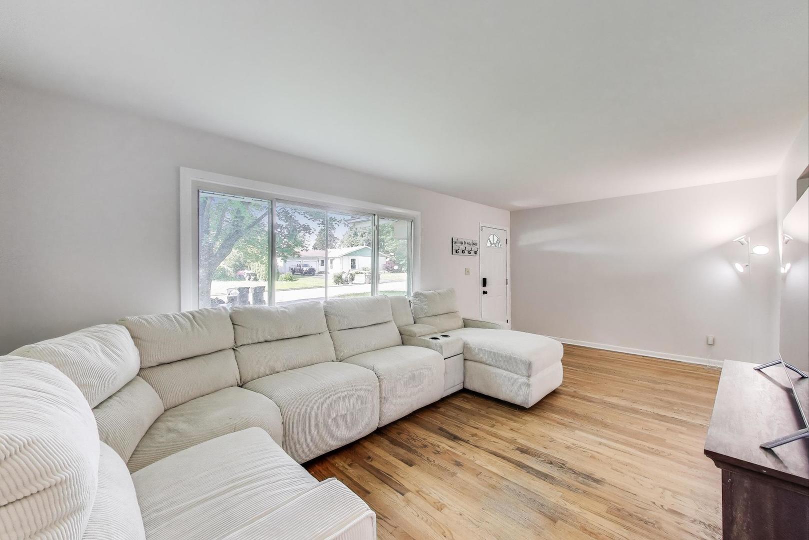 2906 Killarney Drive
