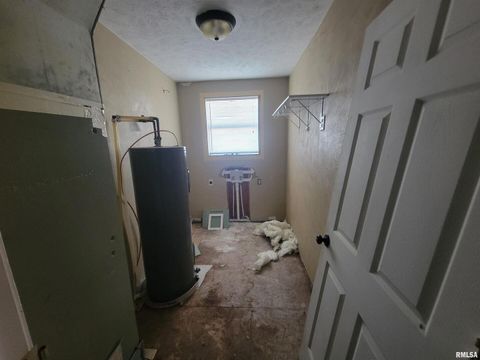 Tiny photo for 208 N WASHINGTON Street, Hurst, IL 62949 (MLS # EB460340)