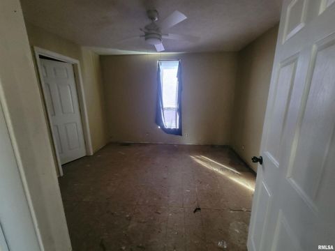 Tiny photo for 208 N WASHINGTON Street, Hurst, IL 62949 (MLS # EB460340)
