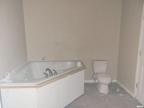 Tiny photo for 208 N WASHINGTON Street, Hurst, IL 62949 (MLS # EB460340)