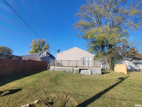 Tiny photo for 208 N WASHINGTON Street, Hurst, IL 62949 (MLS # EB460340)