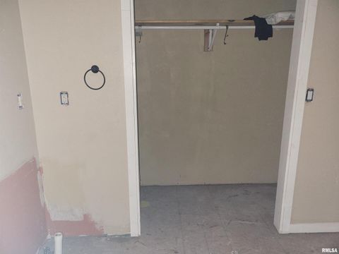 Tiny photo for 208 N WASHINGTON Street, Hurst, IL 62949 (MLS # EB460340)