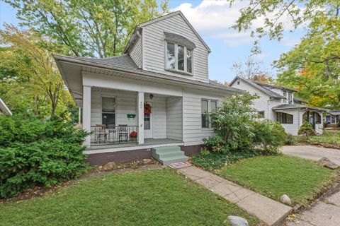 Photo of 606 S Cottage Grove Avenue, Urbana, IL 61802 (MLS # 12476671) Photo of 606 S Cottage Grove Avenue, Urbana, IL 61802 (MLS # 12476671)