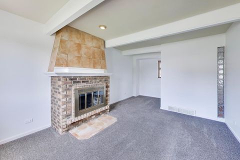 Tiny photo for 828 Village Quarter Road #A, West Dundee, IL 60118 (MLS # 12617841)