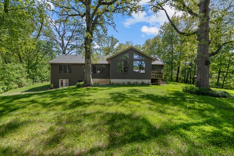 Tiny photo for 625 S Utah Avenue, Davenport, IA 52802 (MLS # 12649130)