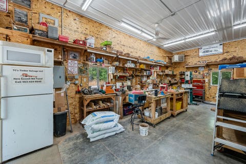 Tiny photo for 625 S Utah Avenue, Davenport, IA 52802 (MLS # 12649130)