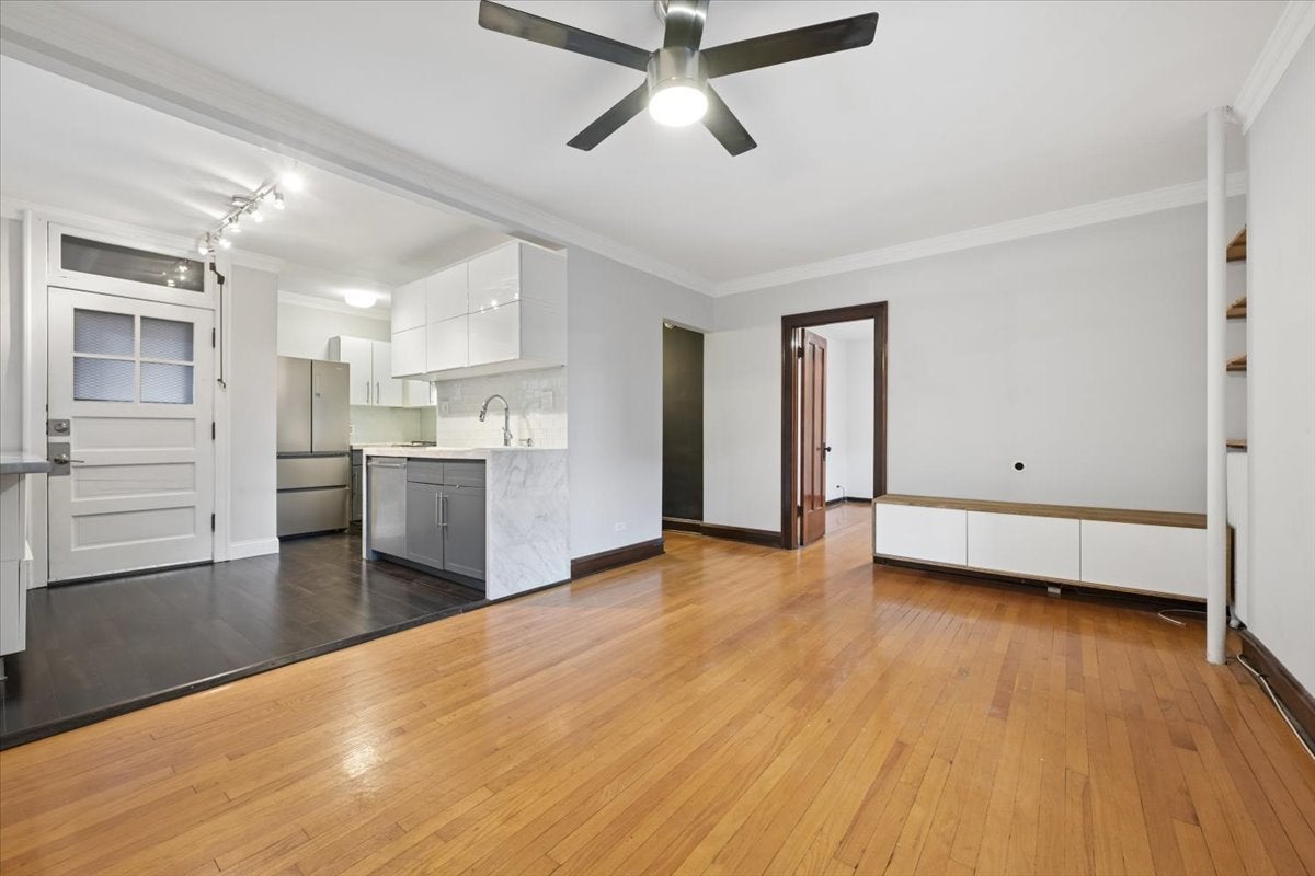 2013 W Farragut Avenue 1