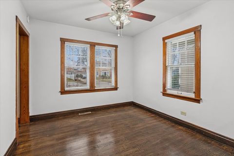 Tiny photo for 652 E Prairie Avenue, Des Plaines, IL 60016 (MLS # 12572053)