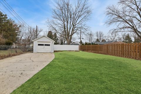 Tiny photo for 652 E Prairie Avenue, Des Plaines, IL 60016 (MLS # 12572053)