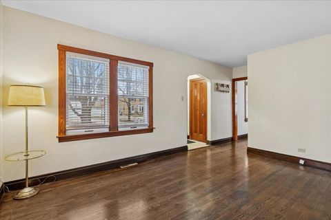 Tiny photo for 652 E Prairie Avenue, Des Plaines, IL 60016 (MLS # 12572053)