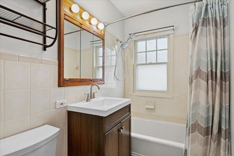 Tiny photo for 652 E Prairie Avenue, Des Plaines, IL 60016 (MLS # 12572053)