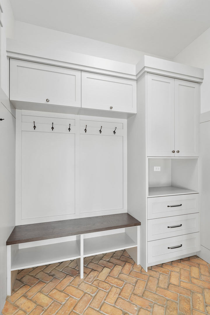 Elmhurst, Illinois 60126, United States, 4 Bedrooms Bedrooms, ,5 BathroomsBathrooms,Residential,Active,45809