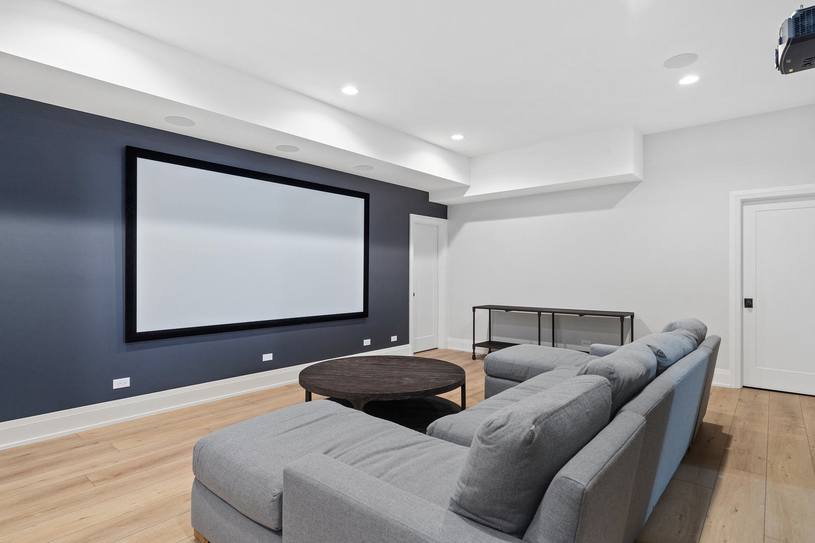 Elmhurst, Illinois 60126, United States, 4 Bedrooms Bedrooms, ,5 BathroomsBathrooms,Residential,Active,45809