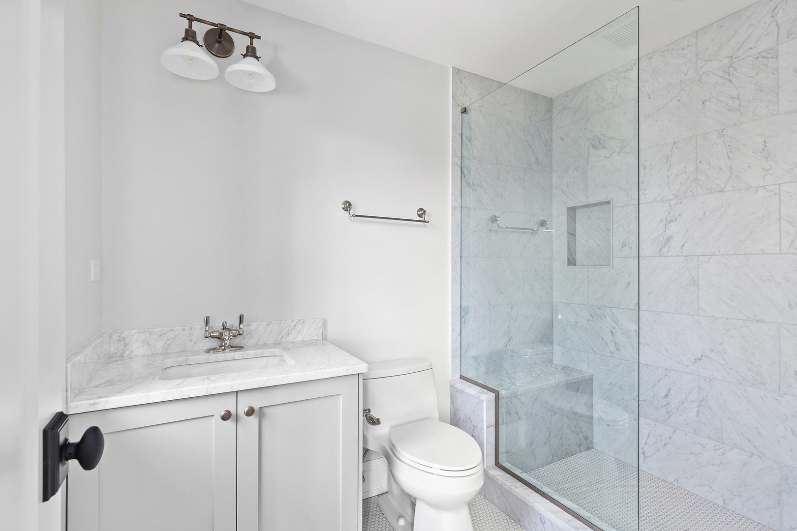 Elmhurst, Illinois 60126, United States, 4 Bedrooms Bedrooms, ,5 BathroomsBathrooms,Residential,Active,45809