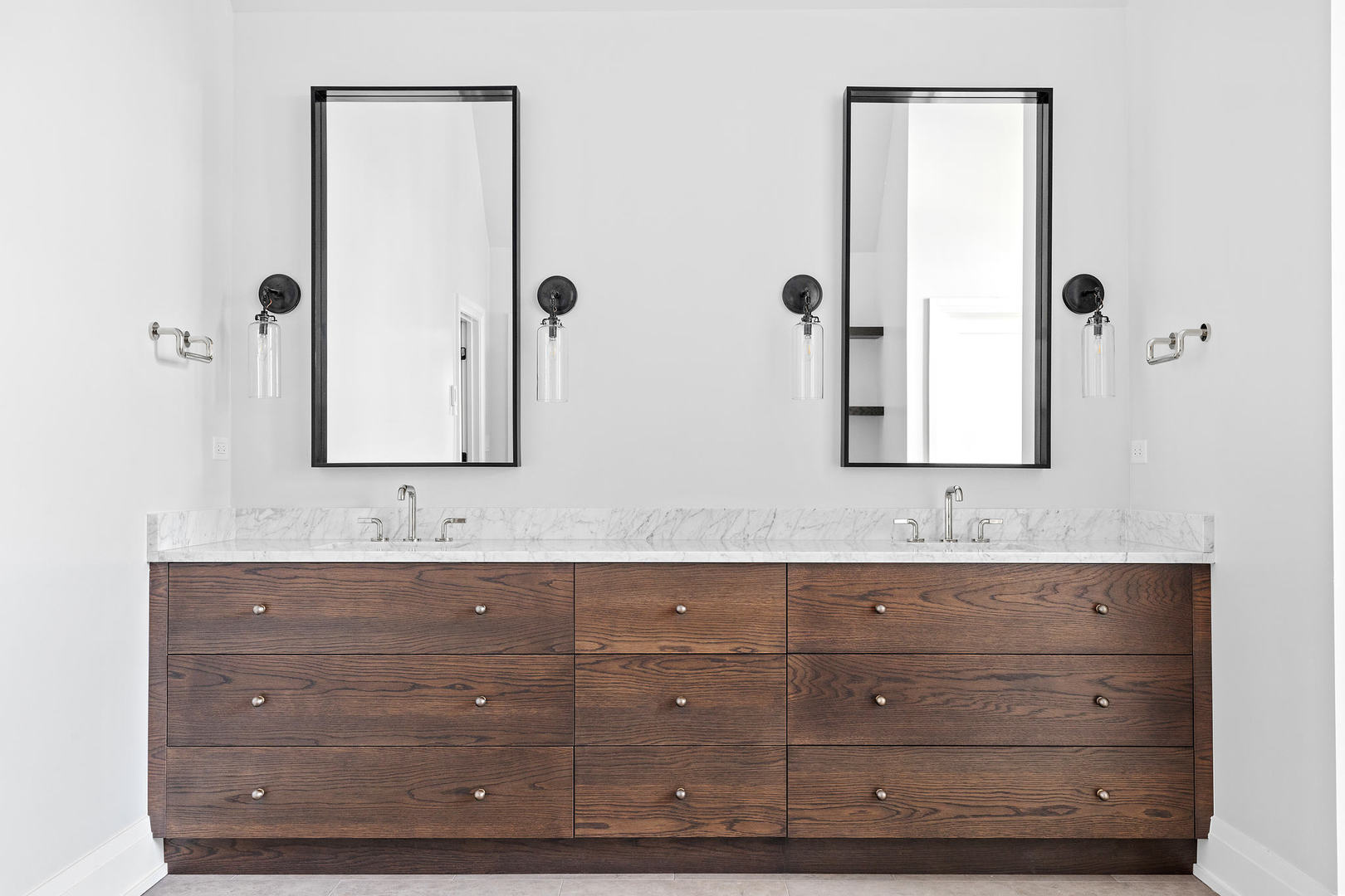 Elmhurst, Illinois 60126, United States, 4 Bedrooms Bedrooms, ,5 BathroomsBathrooms,Residential,Active,45809