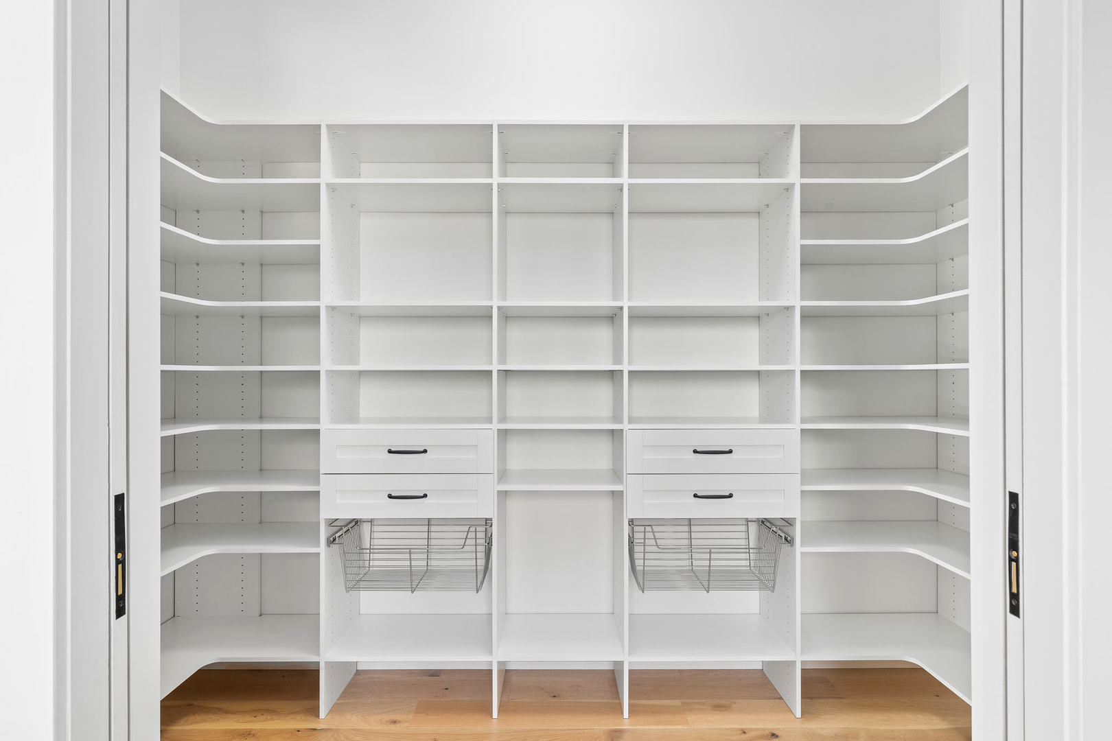 Elmhurst, Illinois 60126, United States, 4 Bedrooms Bedrooms, ,5 BathroomsBathrooms,Residential,Active,45809