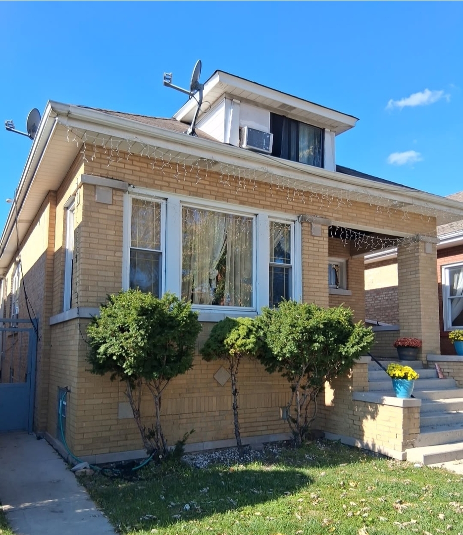 5828 S California Avenue