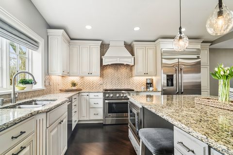 Tiny photo for 627 S Lincoln Lane, Arlington Heights, IL 60005 (MLS # 12604462)