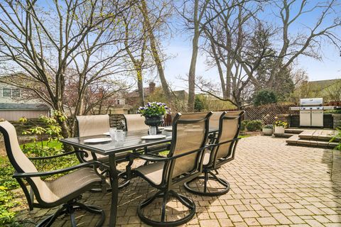 Tiny photo for 627 S Lincoln Lane, Arlington Heights, IL 60005 (MLS # 12604462)