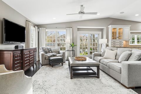 Tiny photo for 627 S Lincoln Lane, Arlington Heights, IL 60005 (MLS # 12604462)