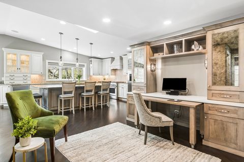 Tiny photo for 627 S Lincoln Lane, Arlington Heights, IL 60005 (MLS # 12604462)