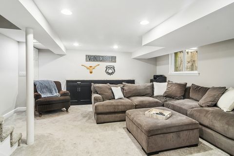 Tiny photo for 627 S Lincoln Lane, Arlington Heights, IL 60005 (MLS # 12604462)