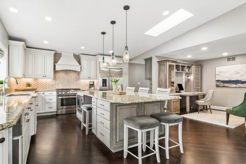 Tiny photo for 627 S Lincoln Lane, Arlington Heights, IL 60005 (MLS # 12604462)