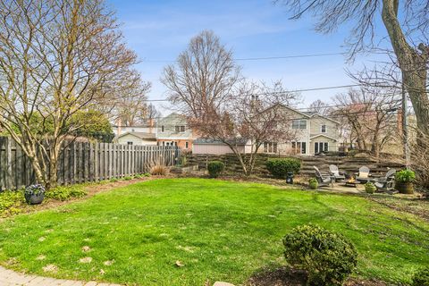 Tiny photo for 627 S Lincoln Lane, Arlington Heights, IL 60005 (MLS # 12604462)