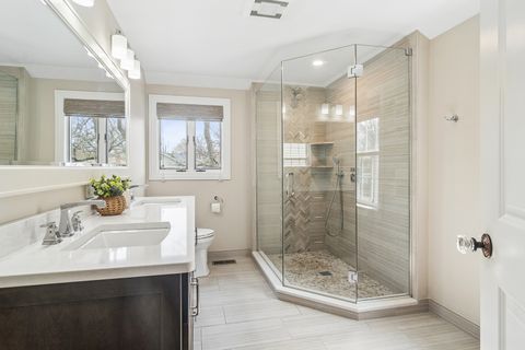 Tiny photo for 627 S Lincoln Lane, Arlington Heights, IL 60005 (MLS # 12604462)